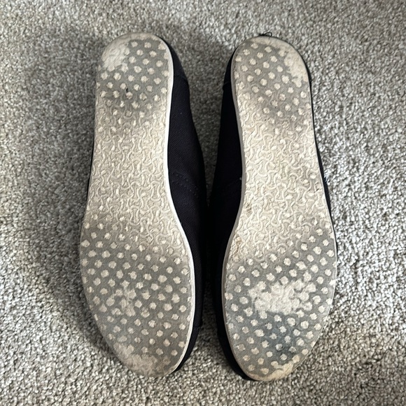 Women’s black Tom’s - Picture 4 of 5
